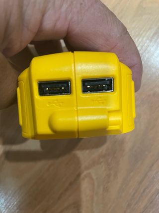 Cargador USB DeWalt DCB090 original