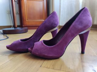 Zapatos tacón Zara morados
