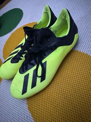 Scarpe da calcio Adidas gialle e nere