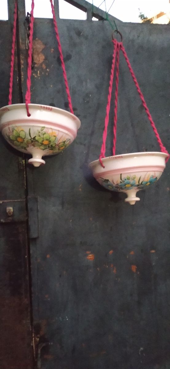 6 bonitos maceteros colgantes de cerámica..10€ uno