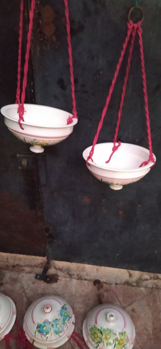 6 bonitos maceteros colgantes de cerámica..10€ uno