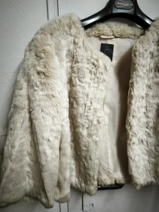 Chaqueta de pelo sintético beige