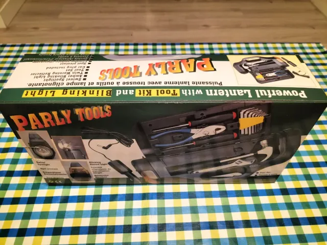Linterna PARLY TOOLS con kit y luz intermitente