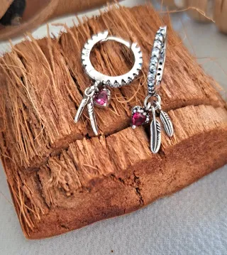 Pendientes Plata Corazón y Plumas. Gema roja.