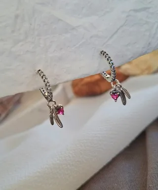 Pendientes Plata Corazón y Plumas. Gema roja.