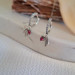 Pendientes Plata Corazón y Plumas. Gema roja.