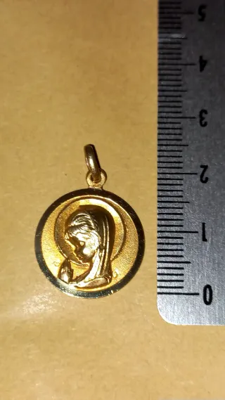 Medalla Virgen Niña Oro 18k