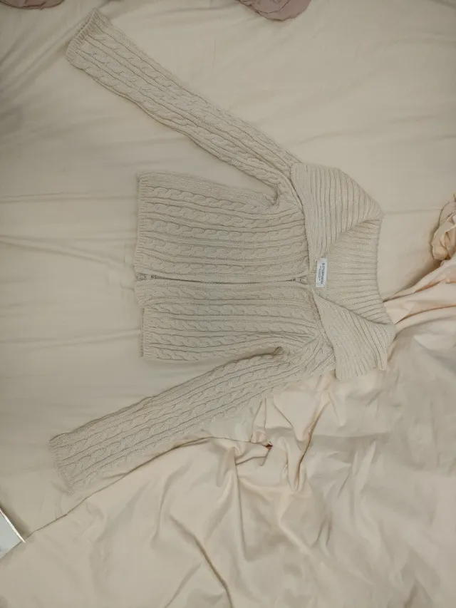 Chaqueta Stradivarius Beige Cable Knit. Nueva.