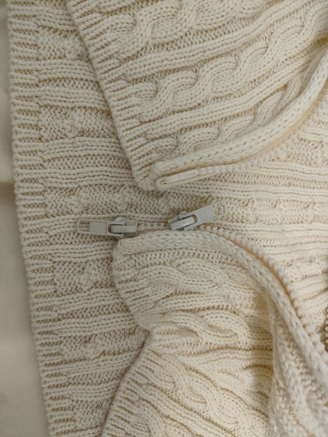 Chaqueta Stradivarius Beige Cable Knit. Nueva.