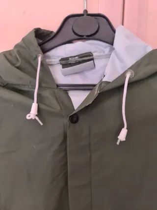 3 chubasqueros impermeables verdes