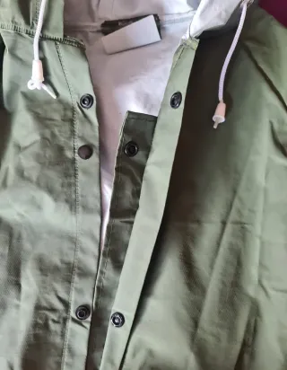 3 chubasqueros impermeables verdes