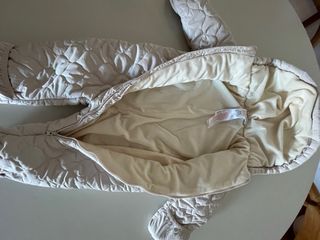 Buzo Tutto Piccolo acolchado para bebé. Talla 12m