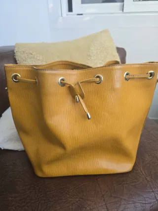 Bolso de piel mostaza