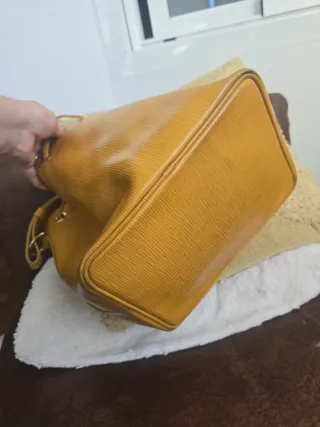 Bolso de piel mostaza