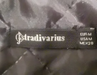 Cazadora Stradivarius floral negra T.M