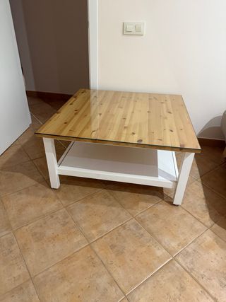 Mesa de centro madera con cristal y ruedas de bola