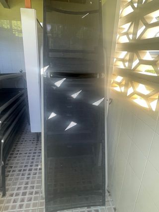 Tumbona plegable negra y gris