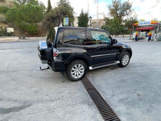 Mitsubishi Montero 2012
