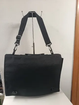 Maleta bandolera negra bag base 