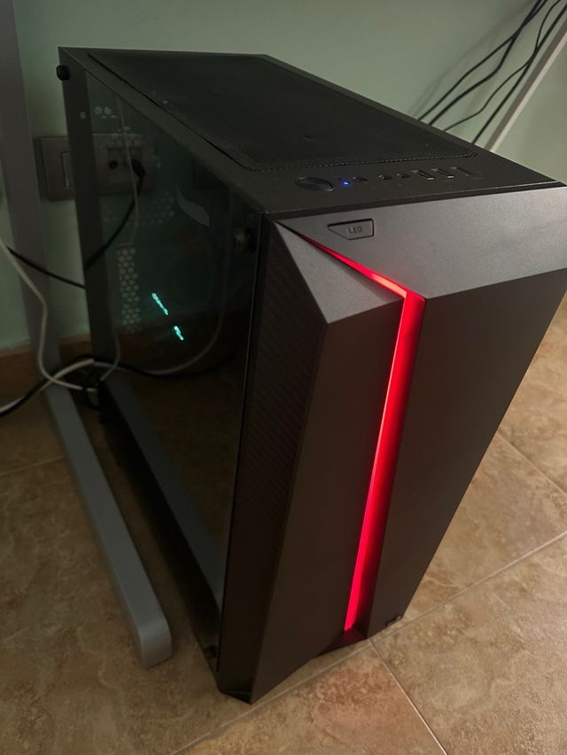 PC Gaming  Ratón y teclado Corsair incluidos