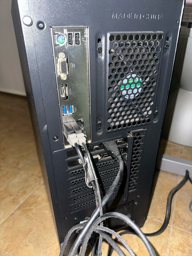 PC Gaming  Ratón y teclado Corsair incluidos