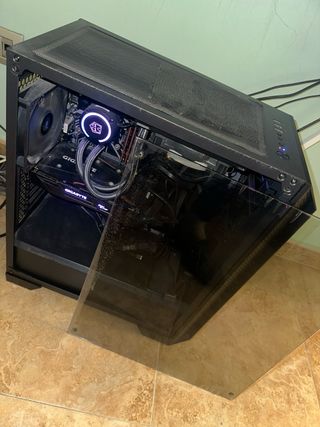 PC Gaming Ratón y teclado Corsair incluidos