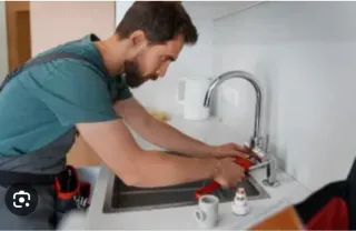 Trabajo de reparaciones y montaje de muebles