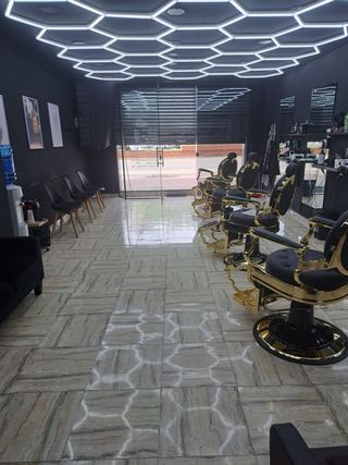 TRASPASO BARBERIA EN FUNCIONAMIENTO 