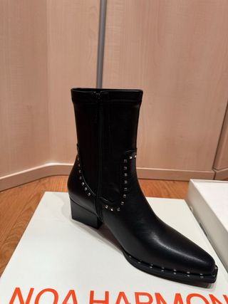 Botines tacón Noa Harmon negros tachuelas 41