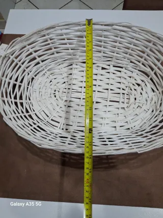 Cestino in vimini bianco