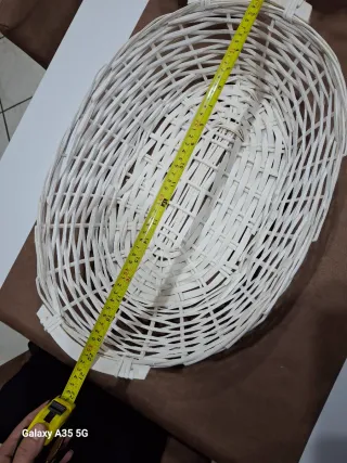 Cestino in vimini bianco