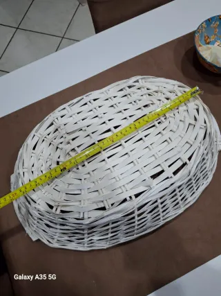 Cestino in vimini bianco