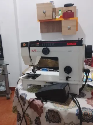 Máquina de coser Alfa