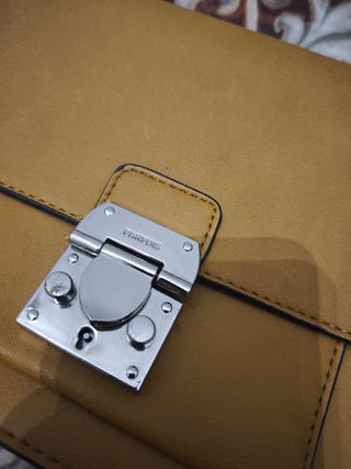 Bolso Parfois Mostaza Cadena Plata