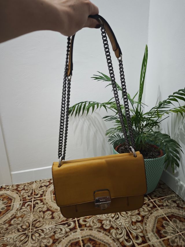 Bolso Parfois Mostaza Cadena Plata