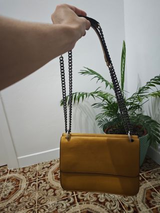 Bolso Parfois Mostaza Cadena Plata