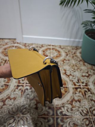 Bolso Parfois Mostaza Cadena Plata