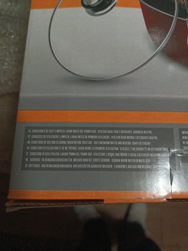 Freidora con cesta y tapa,sin extrenar