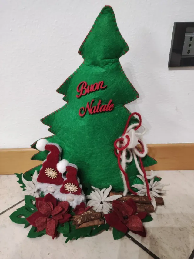 Albero di Natale fatto con legno e feltro 40 cm H