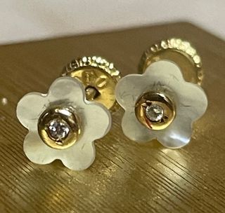 Pendientes Oro 18k Flor Nácar Rosca