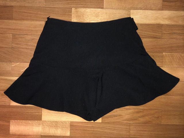 Lote 4 faldas estampadas y lisas