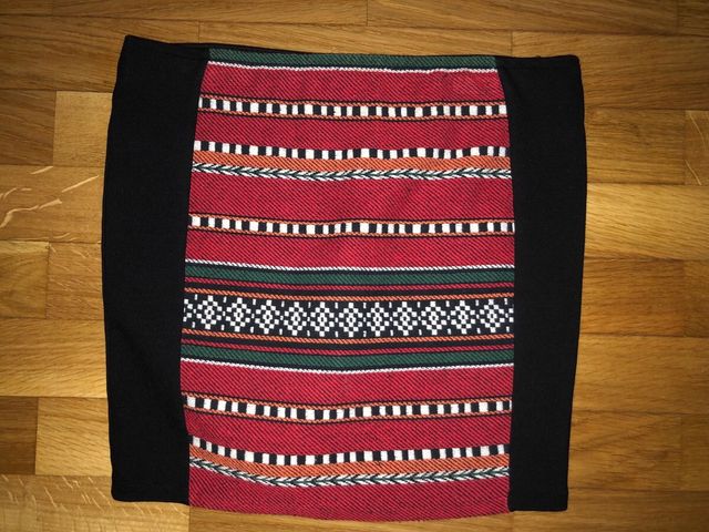 Lote 4 faldas estampadas y lisas