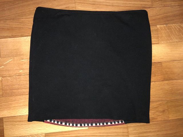 Lote 4 faldas estampadas y lisas