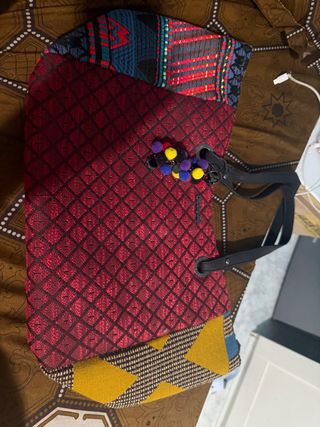 Bolso Multicolor con Pompones