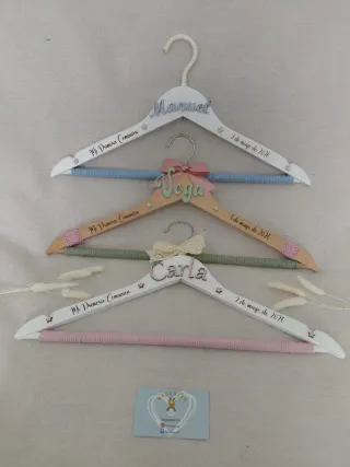 Percha 100% personalizada Primera Comunión