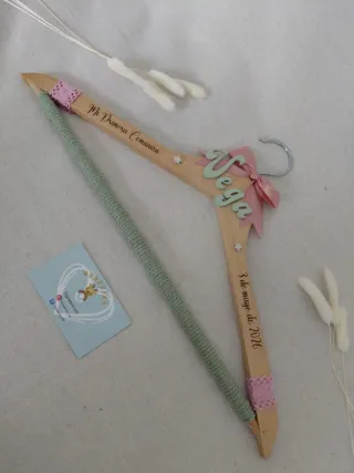 Percha 100% personalizada Primera Comunión