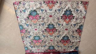 Tela fallera blanca con flores