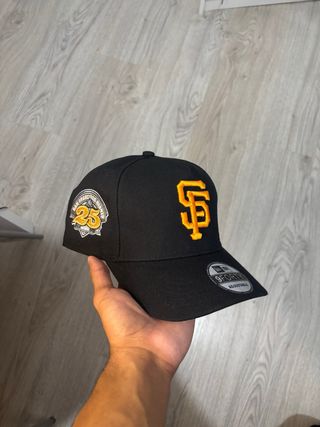 Gorra New Era SF Negra y Dorada