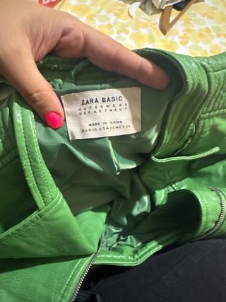 Chaqueta verde estilo motero