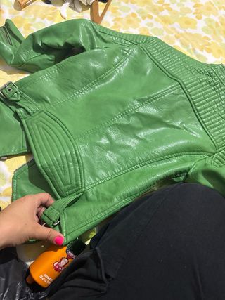 Chaqueta verde estilo motero